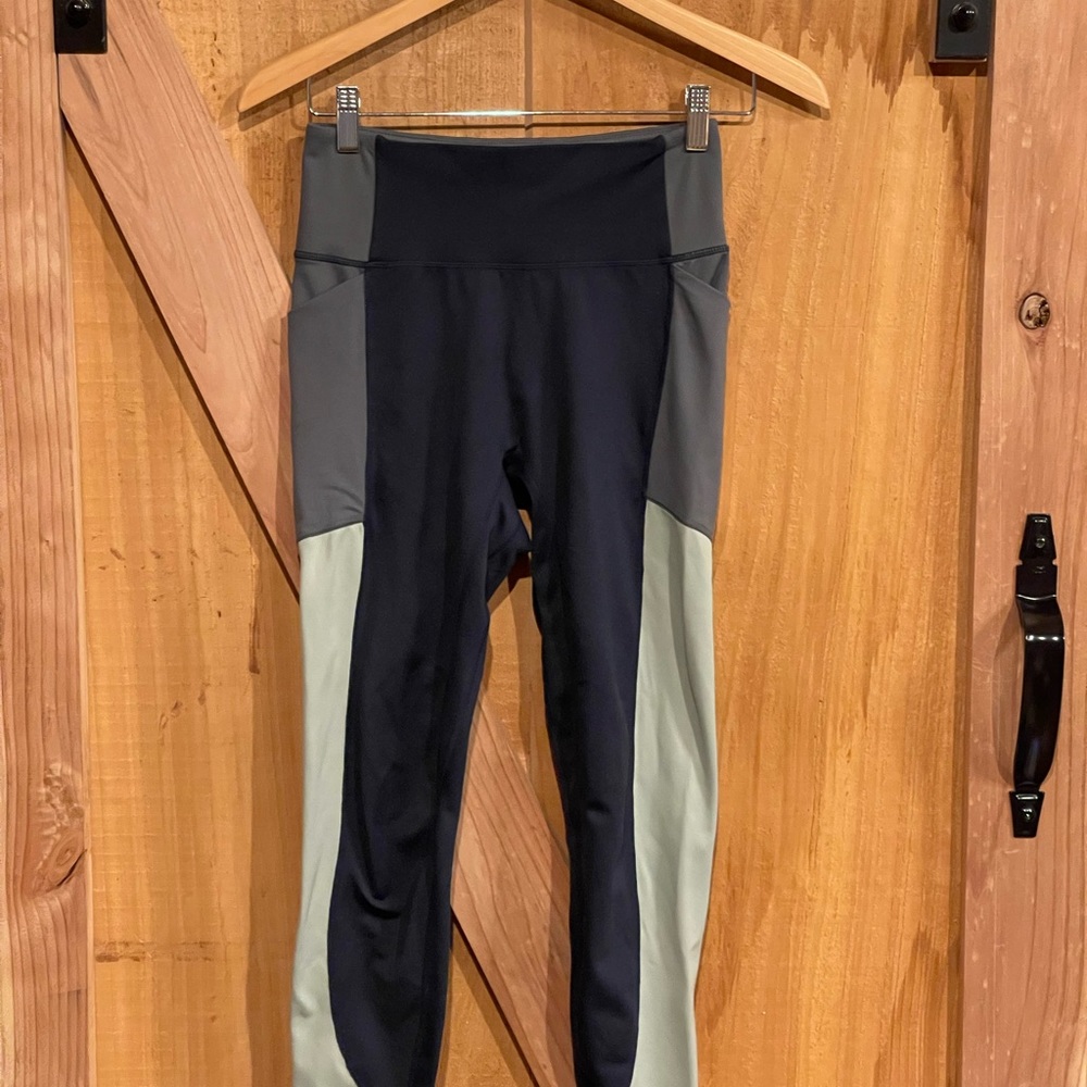 Senita Athletics Navy Sage 7/8 leggings. Side pockets medium compression.